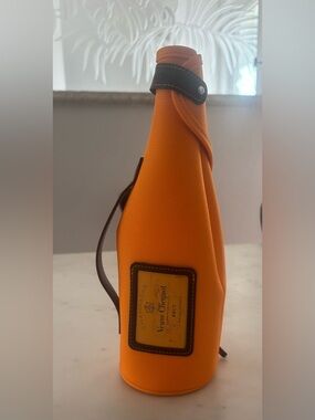 Veuve Clicquot Champagne 🍾 Insulated Cooling Jacket with Leather